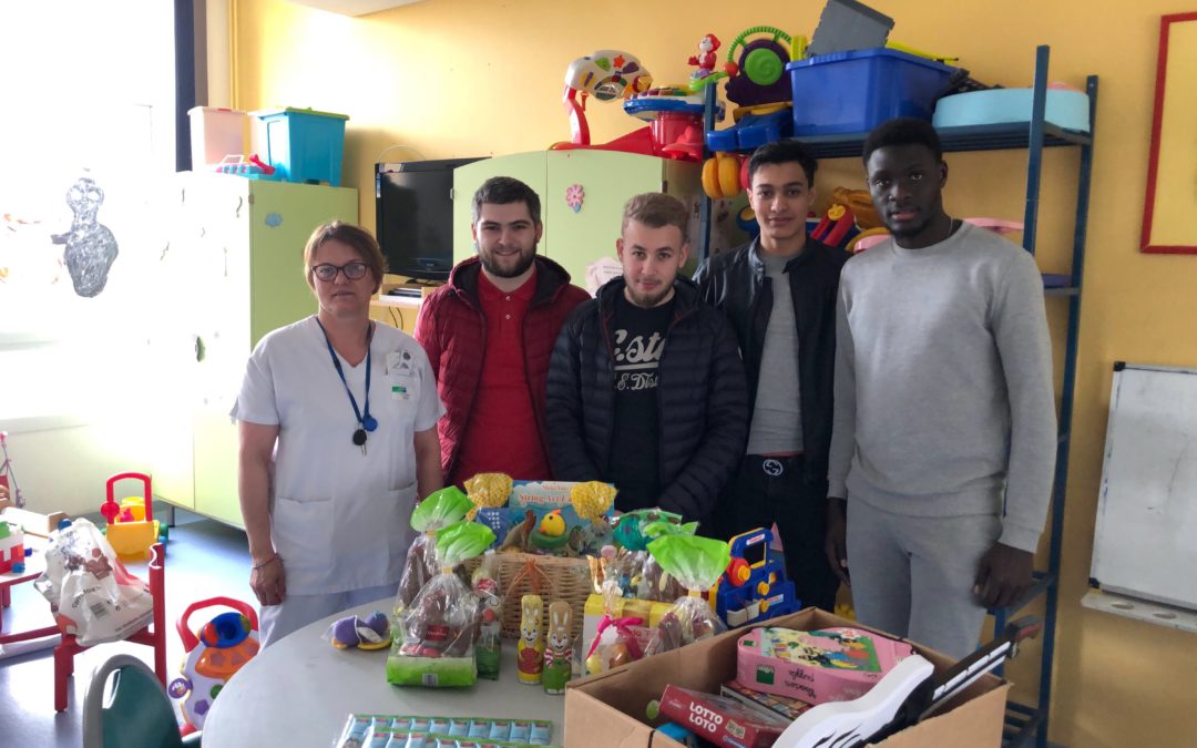 Un projet pour les enfants de Pédiatrie du CH de Fécamp: des chocolats et des jouets offerts aux enfants du service de Pédiatrie par un groupe d’étudiants.