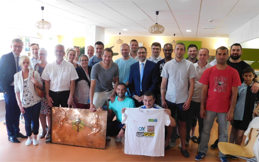 Le Centre Hospitalier de Fécamp reçoit son équipe championne du tournoi de Football SAMU 2019.