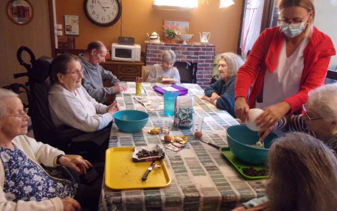 Atelier culinaire et manuel au Centre Yvon Lamour.